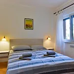 Aleks House With 3*