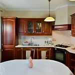 Aleks House With 3*