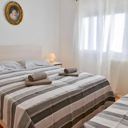 Konukevi Aleks House With