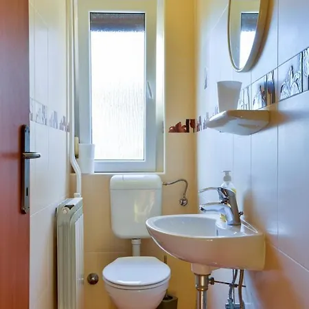 Aleks House With Vendégház