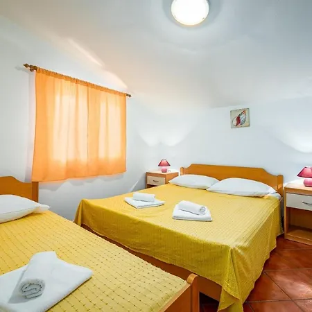 Gostinjska kuća Aleks House With 3*