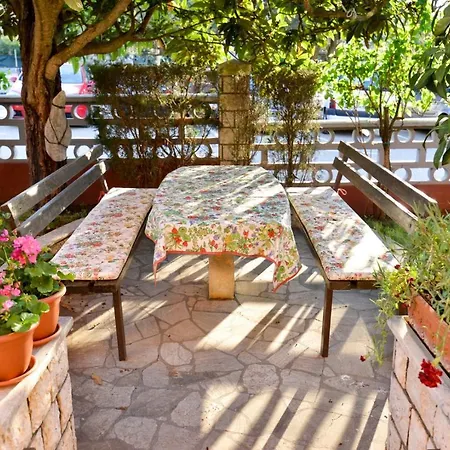 Gæstehus Aleks House With