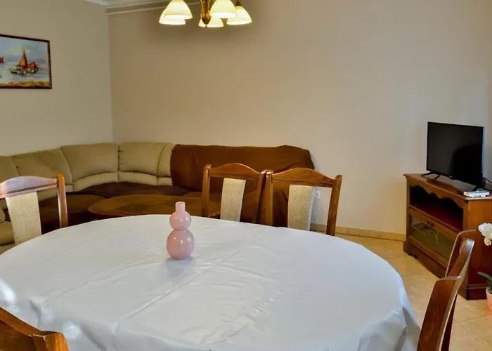 Aleks House With Gasthuis 3*