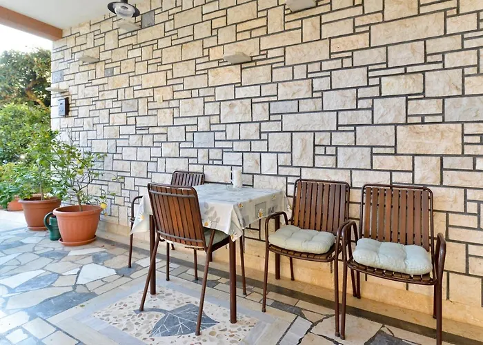 Aleks House With Gasthuis 3*