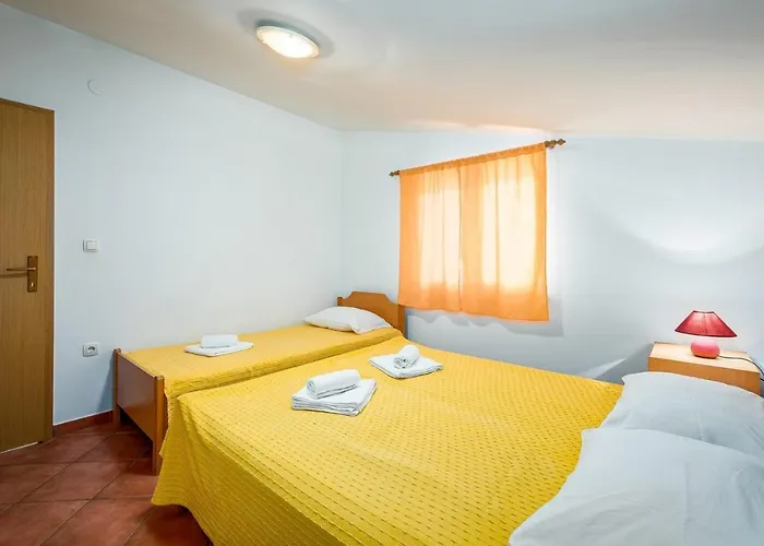 Aleks House With Gasthuis 3*