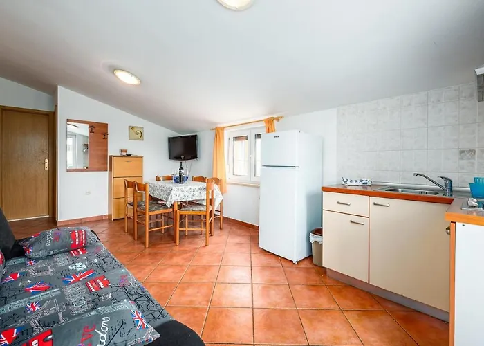 Aleks House With Gasthuis